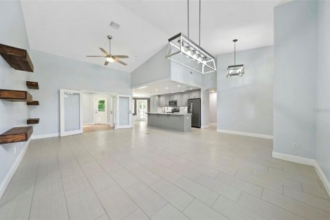 House in Palm Coast, Florida 3 bedrooms, 197.51 sq.m. № 1884825 - photo 8