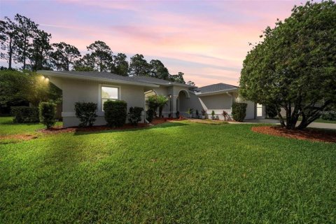 House in Palm Coast, Florida 3 bedrooms, 197.51 sq.m. № 1884825 - photo 1