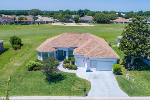 House in Summerfield, Florida 3 bedrooms, 186.64 sq.m. № 1626352 - photo 1