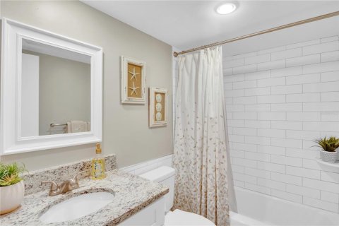 Condo in Daytona Beach, Florida, 2 bedrooms  № 2107059 - photo 14