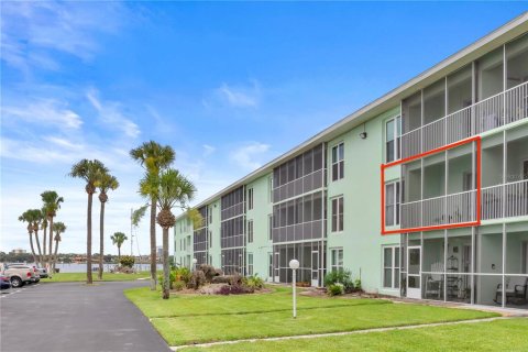 Condo in Daytona Beach, Florida, 2 bedrooms  № 2107059 - photo 2