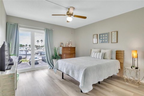 Condo in Daytona Beach, Florida, 2 bedrooms  № 2107059 - photo 11