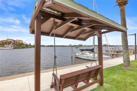 Condo in Daytona Beach, Florida, 2 bedrooms  № 2107059 - photo 19