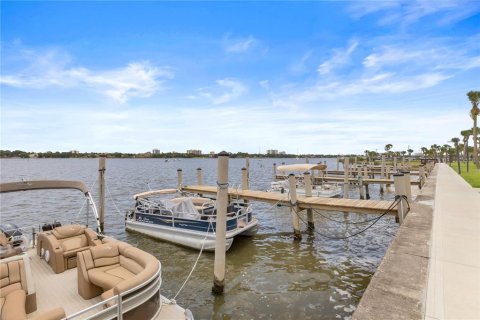 Condo in Daytona Beach, Florida, 2 bedrooms  № 2107059 - photo 20