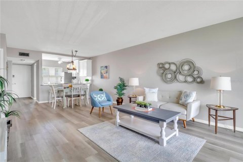 Condo in Daytona Beach, Florida, 2 bedrooms  № 2107059 - photo 6