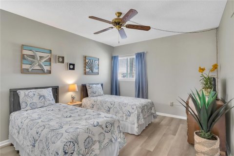 Condo in Daytona Beach, Florida, 2 bedrooms  № 2107059 - photo 13