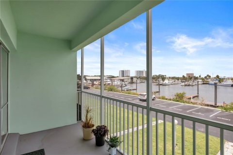 Condo in Daytona Beach, Florida, 2 bedrooms  № 2107059 - photo 15