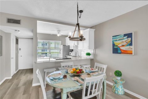 Condo in Daytona Beach, Florida, 2 bedrooms  № 2107059 - photo 7
