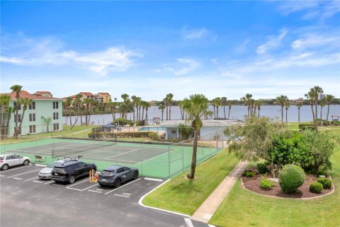 Condo in Daytona Beach, Florida, 2 bedrooms  № 2107059 - photo 22