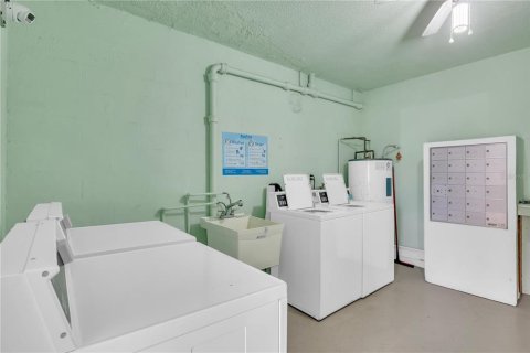 Condo in Daytona Beach, Florida, 2 bedrooms  № 2107059 - photo 23