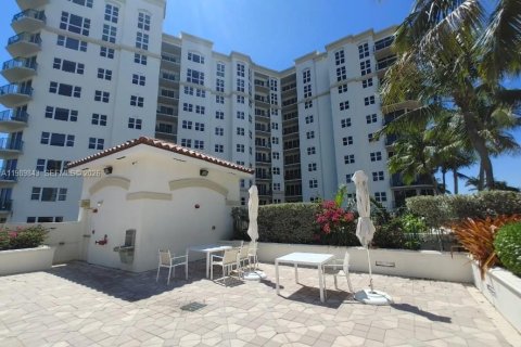 Купить кондоминиум в Авентура, Флорида 1 спальня, 84.91м2, № 2051914 - фото 28