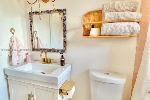 House in Dania Beach, Florida 3 bedrooms, 105.91 sq.m. № 2059153 - photo 10