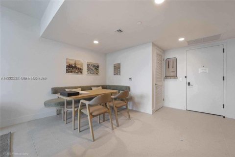 Condominio en alquiler en Miami, Florida, 1 dormitorio, 55.56 m2 № 2053131 - foto 3