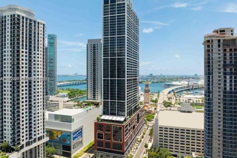 Condominio en Miami, Florida, 1 dormitorio  № 2053131