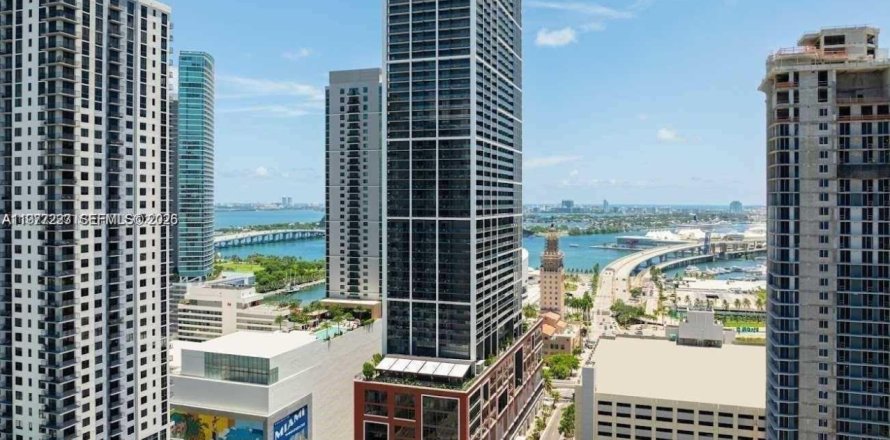 Condominio en Miami, Florida, 1 dormitorio  № 2053131