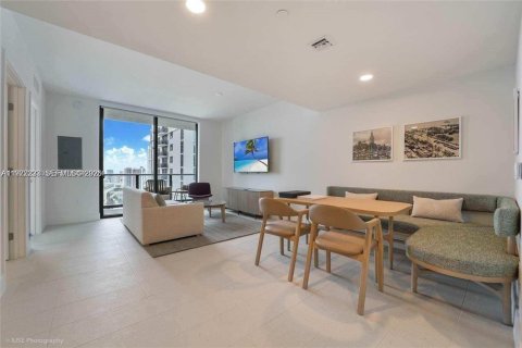 Condominio en alquiler en Miami, Florida, 1 dormitorio, 55.56 m2 № 2053131 - foto 4