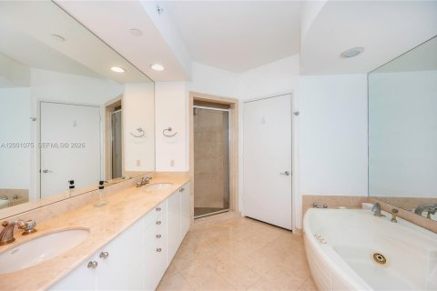 Condo in Key Biscayne, Florida, 2 bedrooms  № 2170213 - photo 18