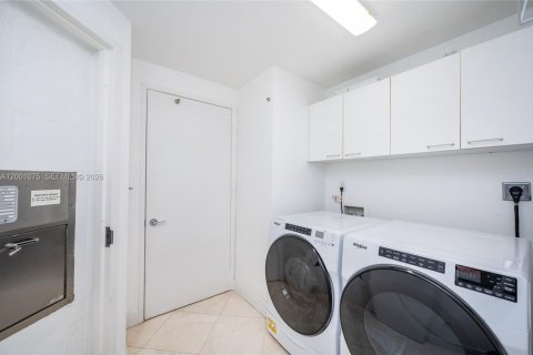 Condo in Key Biscayne, Florida, 2 bedrooms  № 2170213 - photo 15