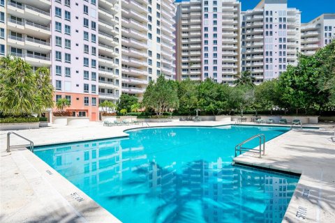 Condo in Key Biscayne, Florida, 2 bedrooms  № 2170213 - photo 24