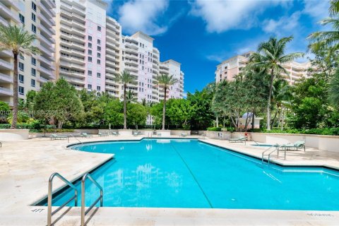 Condo in Key Biscayne, Florida, 2 bedrooms  № 2170213 - photo 27