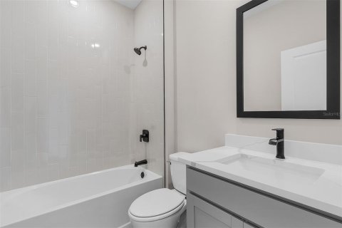 House in Dover, Florida 3 bedrooms, 156.08 sq.m. № 2229830 - photo 7