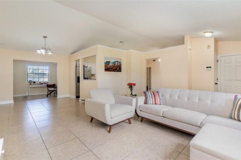Villa ou maison à vendre à Palm Bay, Floride: 3 chambres, 171.68 m2 № 1894381 - photo 6