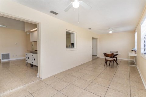 Villa ou maison à vendre à Palm Bay, Floride: 3 chambres, 171.68 m2 № 1894381 - photo 10