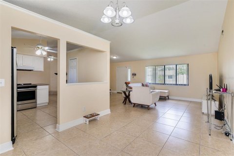 Villa ou maison à vendre à Palm Bay, Floride: 3 chambres, 171.68 m2 № 1894381 - photo 7