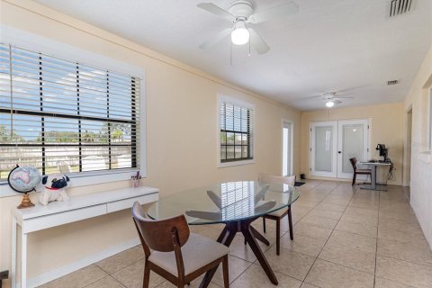 Villa ou maison à vendre à Palm Bay, Floride: 3 chambres, 171.68 m2 № 1894381 - photo 11