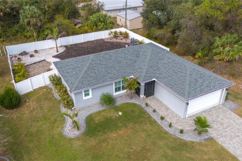 House in North Port, Florida 3 bedrooms, 120.77 sq.m. № 1526496 - photo 2