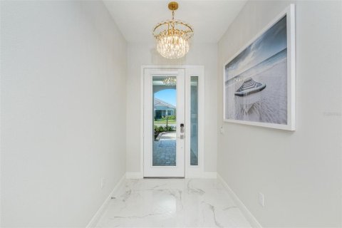 House in Englewood, Florida 4 bedrooms, 270.16 sq.m. № 2393625 - photo 5