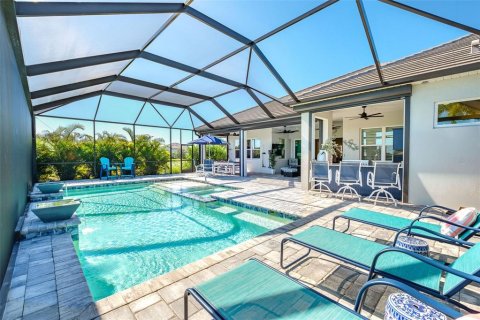 House in Englewood, Florida 4 bedrooms, 270.16 sq.m. № 2393625 - photo 16