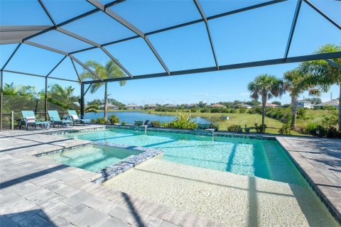 House in Englewood, Florida 4 bedrooms, 270.16 sq.m. № 2393625 - photo 14