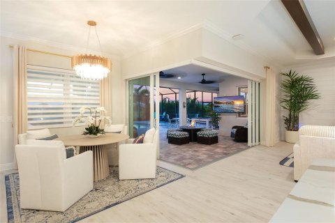 House in Englewood, Florida 4 bedrooms, 270.16 sq.m. № 2393625 - photo 28