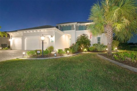 House in Englewood, Florida 4 bedrooms, 270.16 sq.m. № 2393625