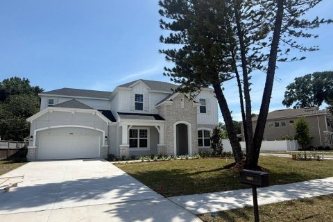 House in Tampa, Florida 5 bedrooms, 355.91 sq.m. № 2115019