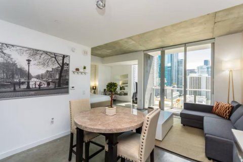Condominio en alquiler en Miami, Florida, 1 dormitorio, 48.87 m2 № 1958880 - foto 3