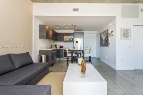 Condominio en alquiler en Miami, Florida, 1 dormitorio, 48.87 m2 № 1958880 - foto 4