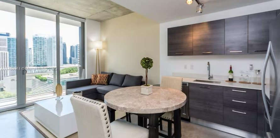 Condominio en Miami, Florida, 1 dormitorio № 1958880
