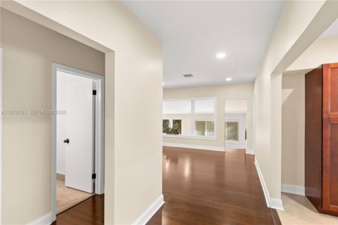 House in Coral Gables, Florida 2 bedrooms, 115.2 sq.m. № 2040578 - photo 15