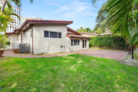 House in Coral Gables, Florida 2 bedrooms, 115.2 sq.m. № 2040578 - photo 7