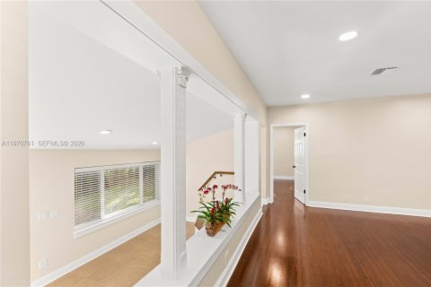 House in Coral Gables, Florida 2 bedrooms, 115.2 sq.m. № 2040578 - photo 24