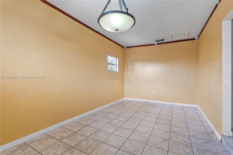 House in Pompano Beach, Florida 3 bedrooms, 116.96 sq.m. № 2007622 - photo 12