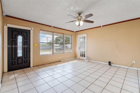 House in Pompano Beach, Florida 3 bedrooms, 116.96 sq.m. № 2007622 - photo 4