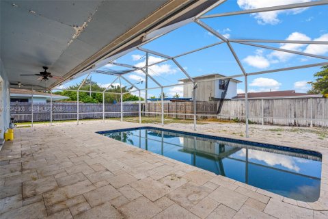 House in Pompano Beach, Florida 3 bedrooms, 116.96 sq.m. № 2007622 - photo 29