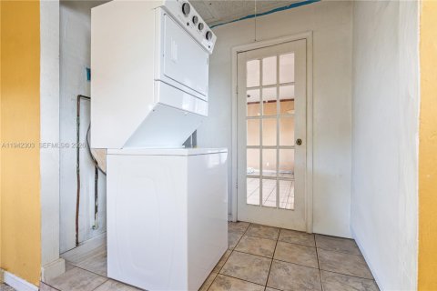 House in Pompano Beach, Florida 3 bedrooms, 116.96 sq.m. № 2007622 - photo 14