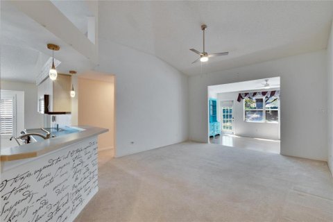 Condo in Sun City Center, Florida, 2 bedrooms  № 1583755 - photo 14
