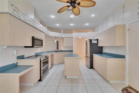Condo in Sun City Center, Florida, 2 bedrooms  № 1583755 - photo 13