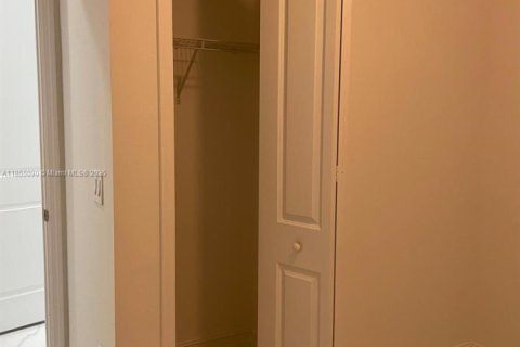 Снять в аренду виллу или дом в Лихай-Эйкерс, Флорида 3 спальни, 111.48м2, № 1962917 - фото 9