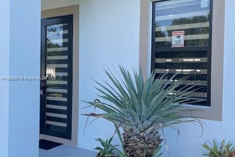 Снять в аренду виллу или дом в Лихай-Эйкерс, Флорида 3 спальни, 111.48м2, № 1962917 - фото 3